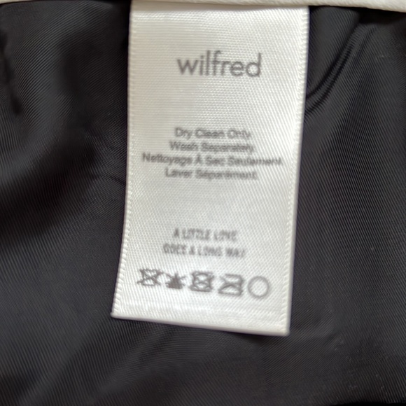 Aritzia- Wilfred Black shorts w/pockets, Hooke/eye & ribbon front tie, size 4 - Picture 5 of 6